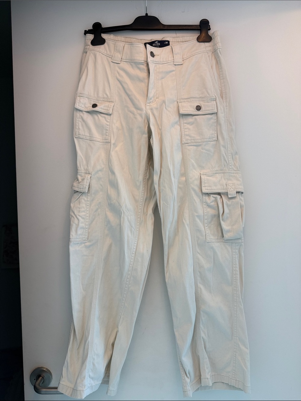 Hollister Cream Straight-Leg Cargo Pants